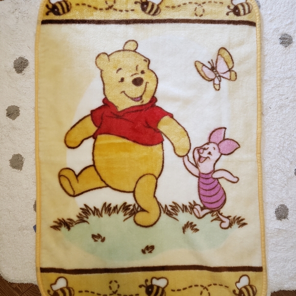 Disney's Winnie the Pooh Fleece Blanket